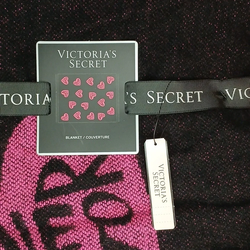 Victoria’s Secret Blanket “Love Victoria” Hearts Throw Blanket 🆕️ VS Blanket 💗